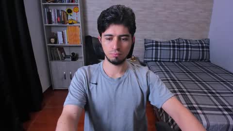 Aaron online show from November 25, 9:39 pm