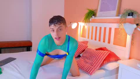 Snapshot of aaronbaker__ chatting on September 15, 7:48 pm AARON online show from September 15, 7:48 pm