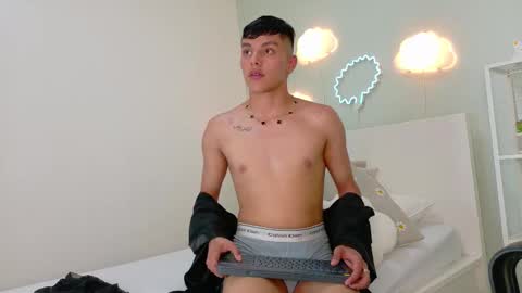 Snapshot of aaronbaker__ chatting on September 9, 7:46 pm AARON online show from September 9, 7:46 pm