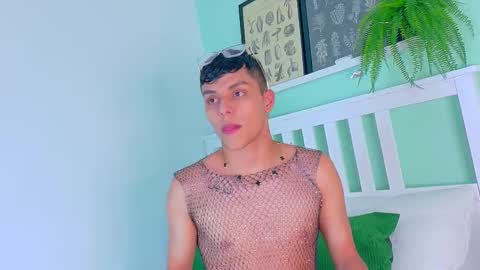Snapshot of aaronbaker__ chatting on September 21, 12:05 pm AARON online show from September 21, 12:05 pm