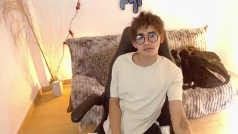 Aaron online show from February 4, 1:39 pm