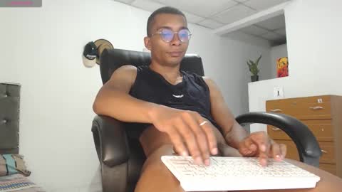 Heyy my name is Aaron online show from October 12, 1:10 am