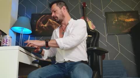 Aaron online show from October 24, 6:42 pm