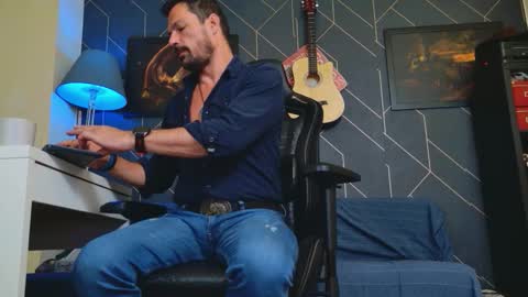 Snapshot of aaronbomer chatting on September 14, 1:40 am Aaron online show from September 14, 1:40 am