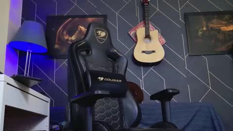 Aaron online show from November 19, 8:14 am