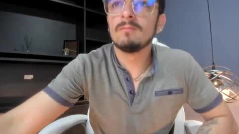 aaronfuentes7 online show from September 23, 5:45 pm