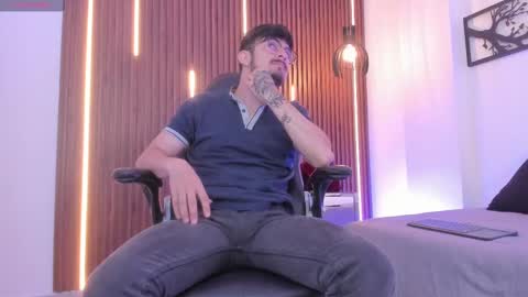 aaronfuentes7 online show from September 27, 7:34 pm