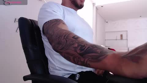 Snapshot of aaronhunter__ chatting on February 24, 3:20 pm ig aaron hunter123 online show from February 24, 3:20 pm
