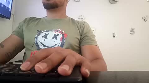 Snapshot of aaronhunter__ chatting on December 16, 2:49 pm ig aaron hunter123 online show from December 16, 2:49 pm
