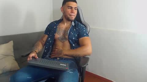 Snapshot of aaronhunter__ chatting on October 7, 4:00 pm ig aaron hunter123 online show from October 7, 4:00 pm