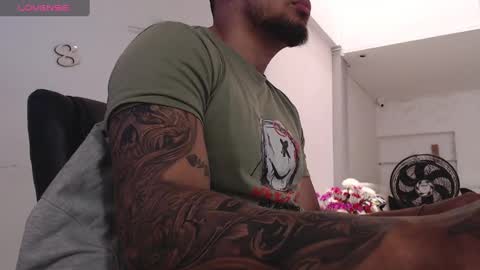 Snapshot of aaronhunter__ chatting on February 7, 1:22 pm ig aaron hunter123 online show from February 7, 1:22 pm