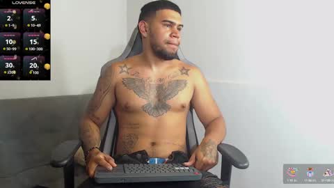 Snapshot of aaronhunter__ chatting on October 1, 8:40 am ig aaron hunter123 online show from October 1, 8:40 am
