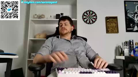 Aaron  online show from November 5, 9:17 pm