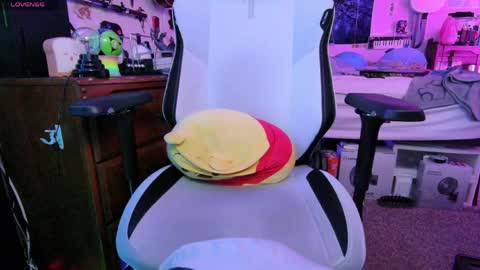 Aaron Skeetman online show from April 1, 4:03 am