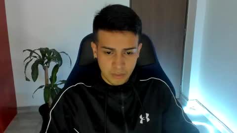 Independence model AbelAsburgo online show from October 15, 6:59 pm