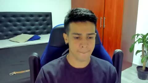 Independence model AbelAsburgo online show from October 23, 2:48 am