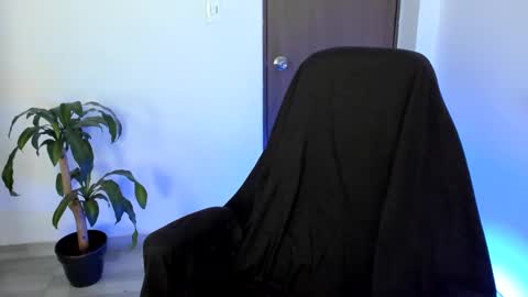 Independence model AbelAsburgo online show from October 11, 8:13 pm