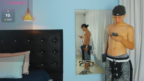 abraham_horny18 online show from November 4, 8:32 pm