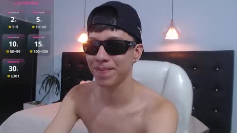 abraham_horny18 online show from October 7, 9:19 pm