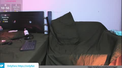 centric independent model   online show from February 22, 9:12 am