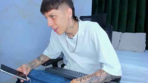 Adam online show from December 5, 7:40 pm