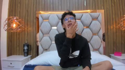 Adams Bobby online show from May 31, 12:05 pm