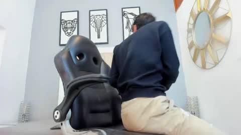 Adams Bobby online show from April 5, 11:18 am