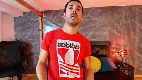 Im Adams Sanz online show from March 3, 9:21 pm