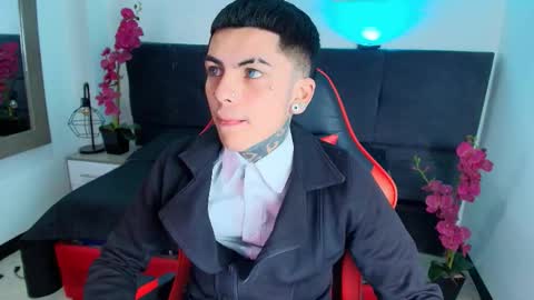 AdamsWalkerr  online show from March 20, 1:15 pm