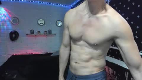 Adan online show from February 15, 10:29 pm