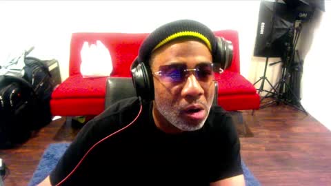 Snapshot of adick_ting chatting on March 10, 3:45 am adick_ting online show from March 10, 3:45 am
