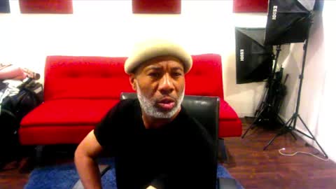 Snapshot of adick_ting chatting on March 7, 10:45 am adick_ting online show from March 7, 10:45 am