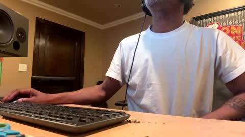 adick_ting online show from October 24, 4:42 pm