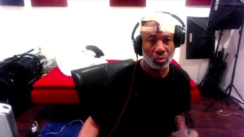 Snapshot of adick_ting chatting on February 23, 12:21 pm adick_ting online show from February 23, 12:21 pm