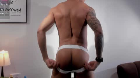 Snapshot of adonis_dlh chatting on December 28, 3:04 am Adonis online show from December 28, 3:04 am