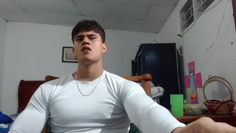 Snapshot of adonis_walkerx chatting on February 16, 12:43 am adonis_walkerx online show from February 16, 12:43 am