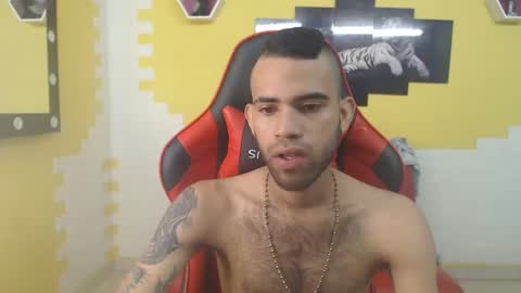 adri_sexboy online show from December 27, 1:28 pm