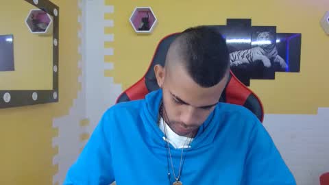 adri_sexboy online show from February 21, 12:39 pm