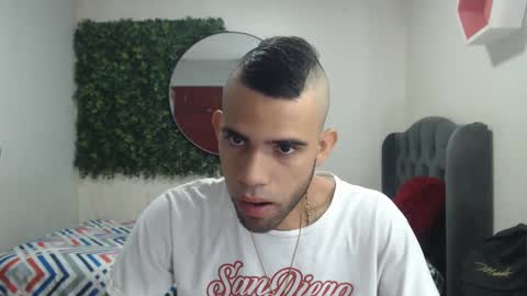 adri_sexboy online show from December 7, 1:18 pm