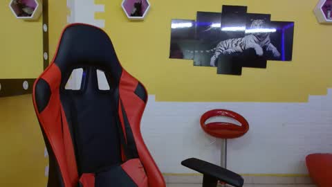 adri_sexboy online show from February 15, 12:11 pm