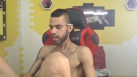 adri_sexboy online show from December 18, 12:40 pm