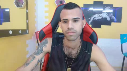adri_sexboy online show from February 20, 2:35 pm