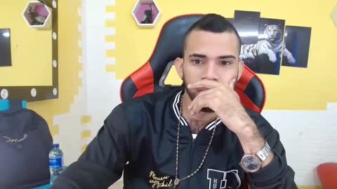 adri_sexboy online show from March 11, 12:17 pm