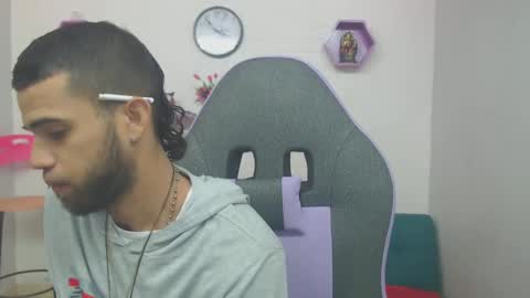 adri_sexboy online show from February 4, 12:44 pm