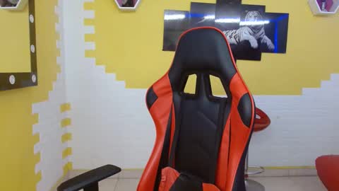 adri_sexboy online show from February 13, 12:43 pm