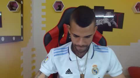 adri_sexboy online show from February 25, 12:34 pm