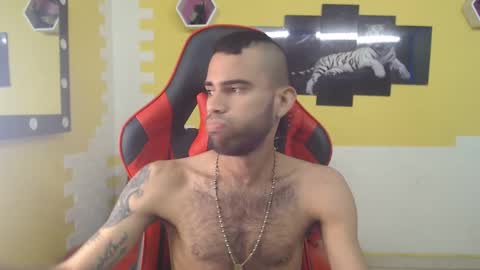 adri_sexboy online show from December 28, 12:36 pm