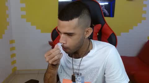 adri_sexboy online show from February 12, 2:10 pm