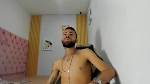 adri_sexboy229 online show from October 2, 7:23 am