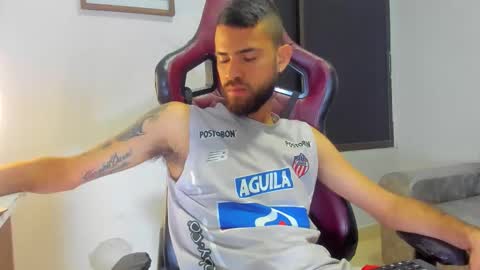 adri_sexboy229 online show from September 18, 2:02 am